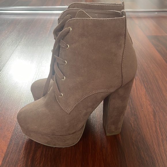 Forever 21 suede booties - Picture 2 of 2